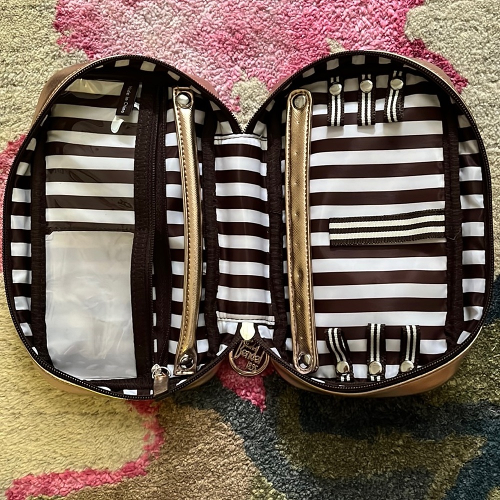 Henri Bendel jewelry case
